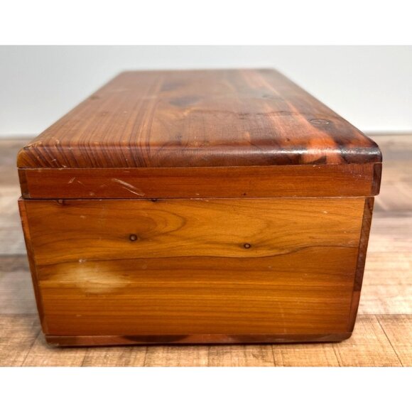 Lane Cedar Keepsake Box With Vintage Hinges & Locking Mechanism By Agel Corman F - Picture 2 of 6